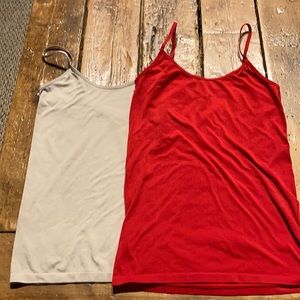 Lot of two camisoles red and nude
